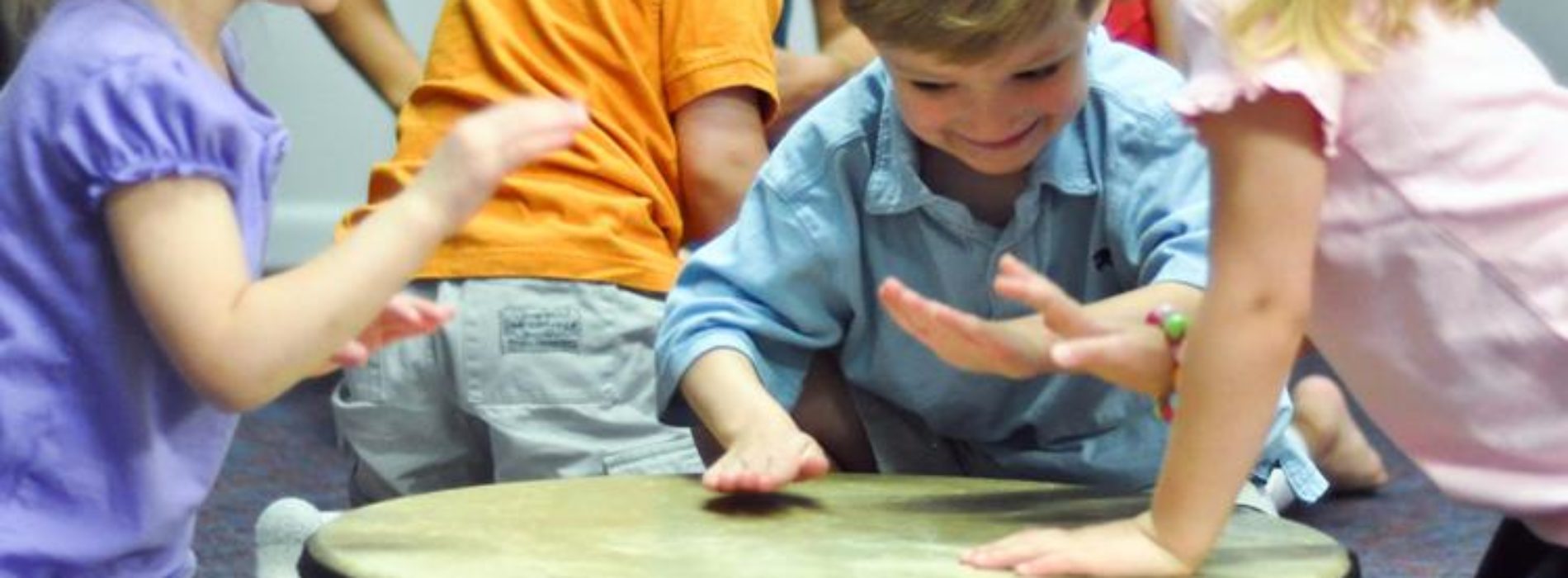 Estimulación Musical: conoce junto a tu bebé los múltiples beneficios de la música para su desarrollo.