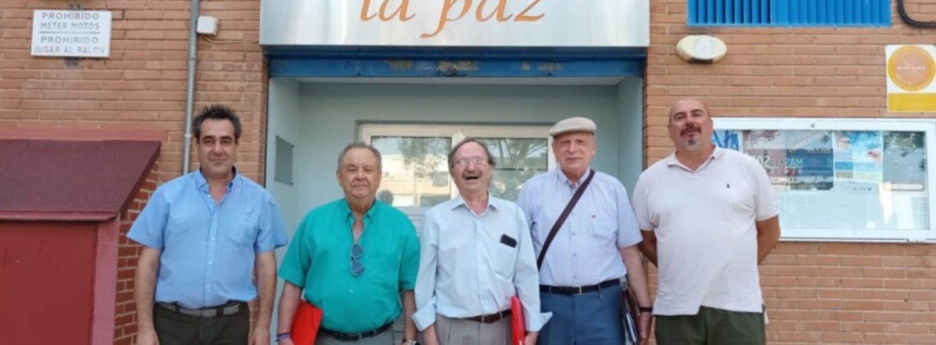 La Paz homenajea al jurado técnico del certamen de composición.