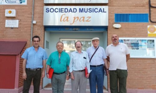 La Paz homenajea al jurado técnico del certamen de composición.