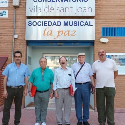 La Paz homenajea al jurado técnico del certamen de composición.