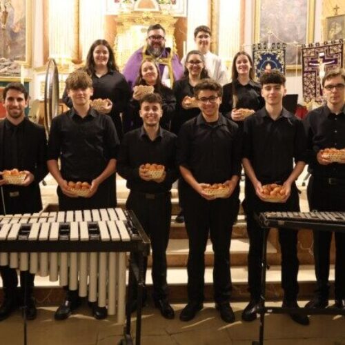 Comienza el septenario del Canto de Los Dolores con el grupo de percusión dirigido por Bernardo Manzanero.